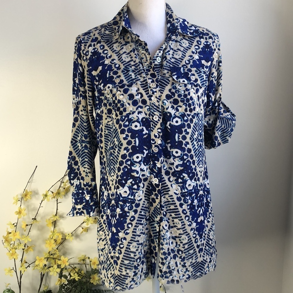 CAbi blue geometric print tab sleeve blouse - Picture 2 of 9
